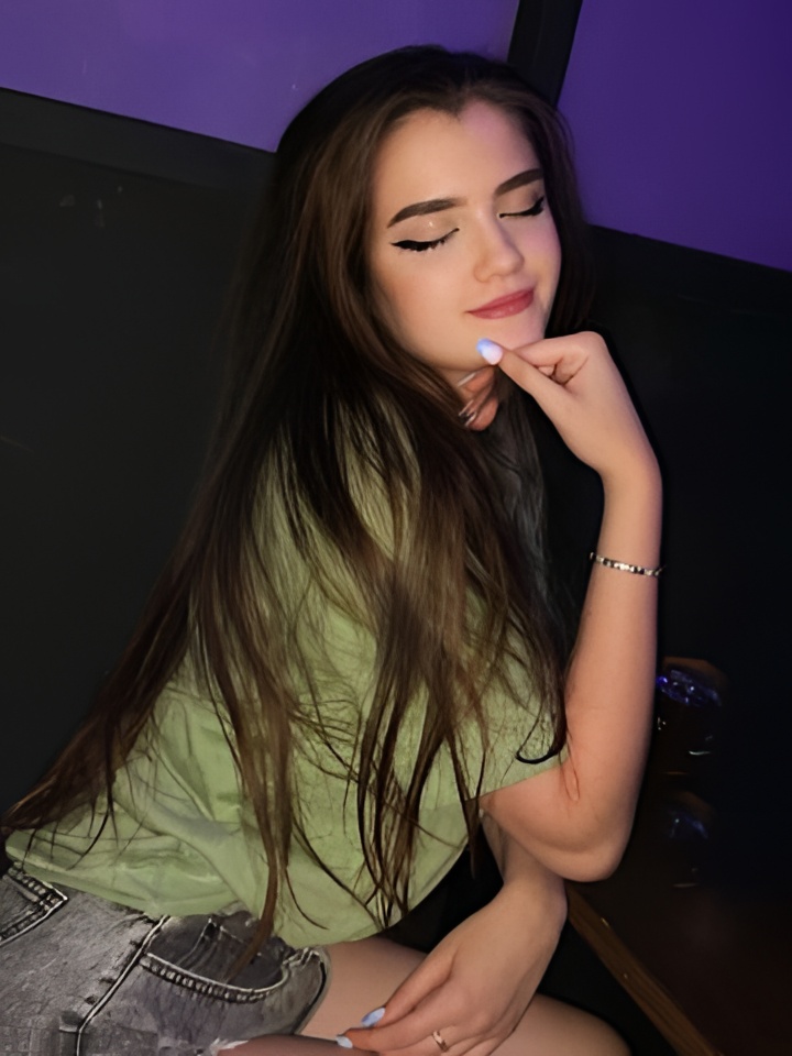 Алиса привлекательная девушка из Елизово цена от 1500 руб