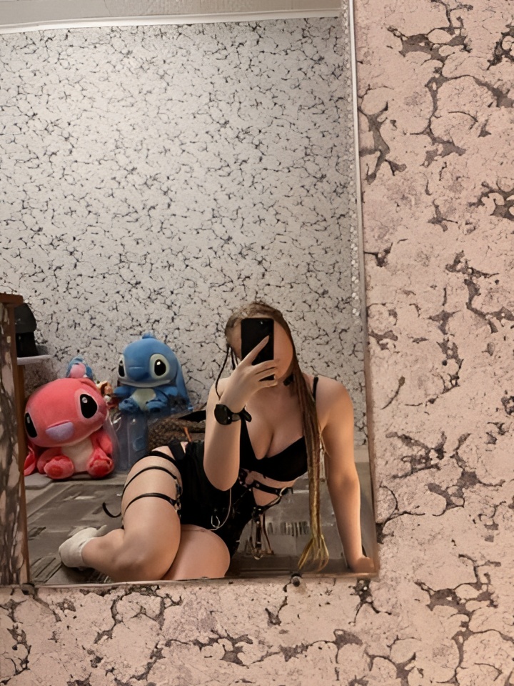 Дарья привлекательная девушка из Елизово цена от 2000 руб