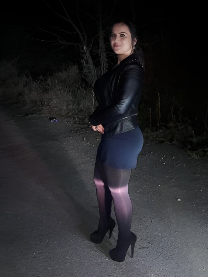 Элина привлекательная девушка из Елизово цена от 4000 руб