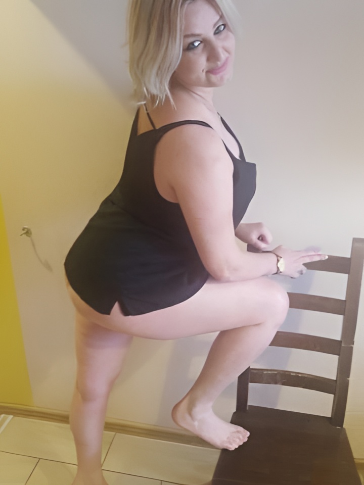 Илона привлекательная девушка из Елизово цена от 2500 руб