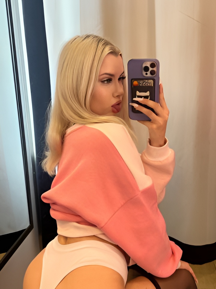 Устинья привлекательная девушка из Елизово цена от 4000 руб