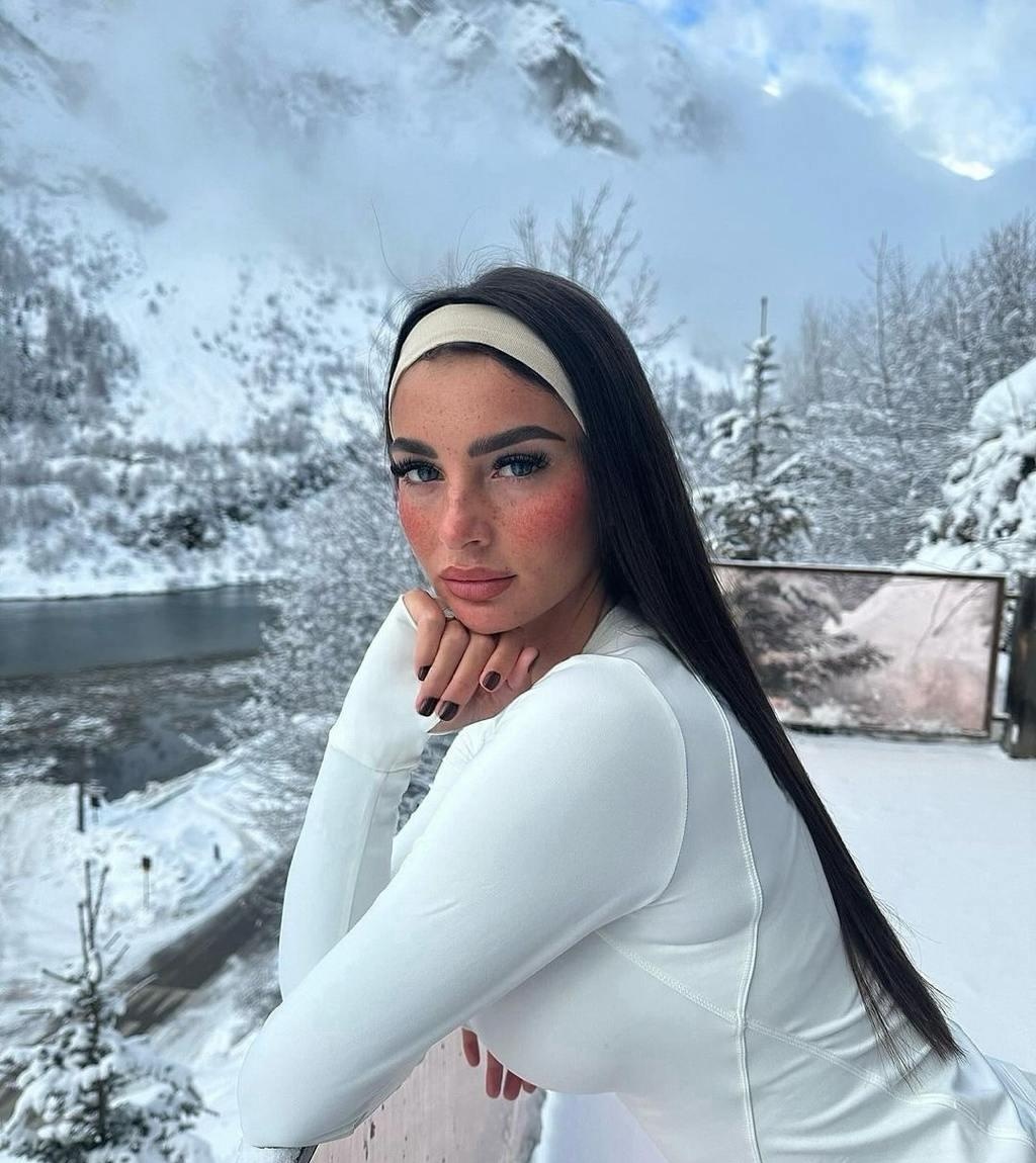 Миланка привлекательная девушка из Елизово цена от 7000 руб