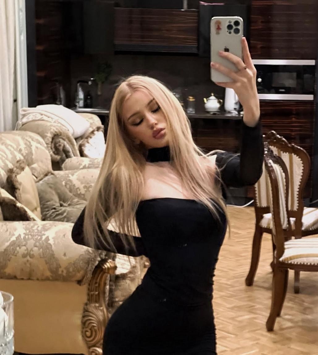 Света привлекательная девушка из Елизово цена от 8000 руб